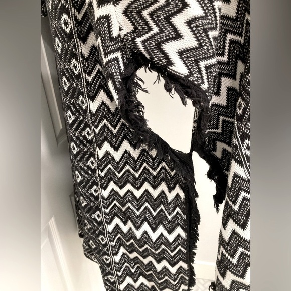 𝅺IF IT WERE ME 100% Cotton BLACK AND WHITE BOHO PONCHO - Size Small - Picture 9 of 12